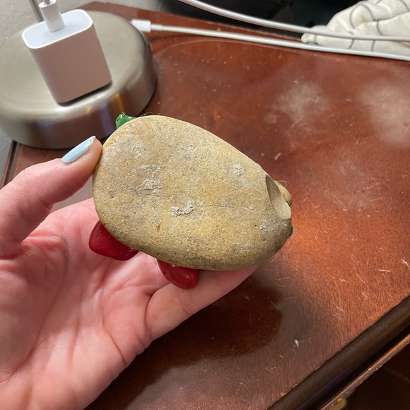 Hand crafted painted natural rock red flower green leaves 4x3 inches poinsettia - Picture 10 of 12